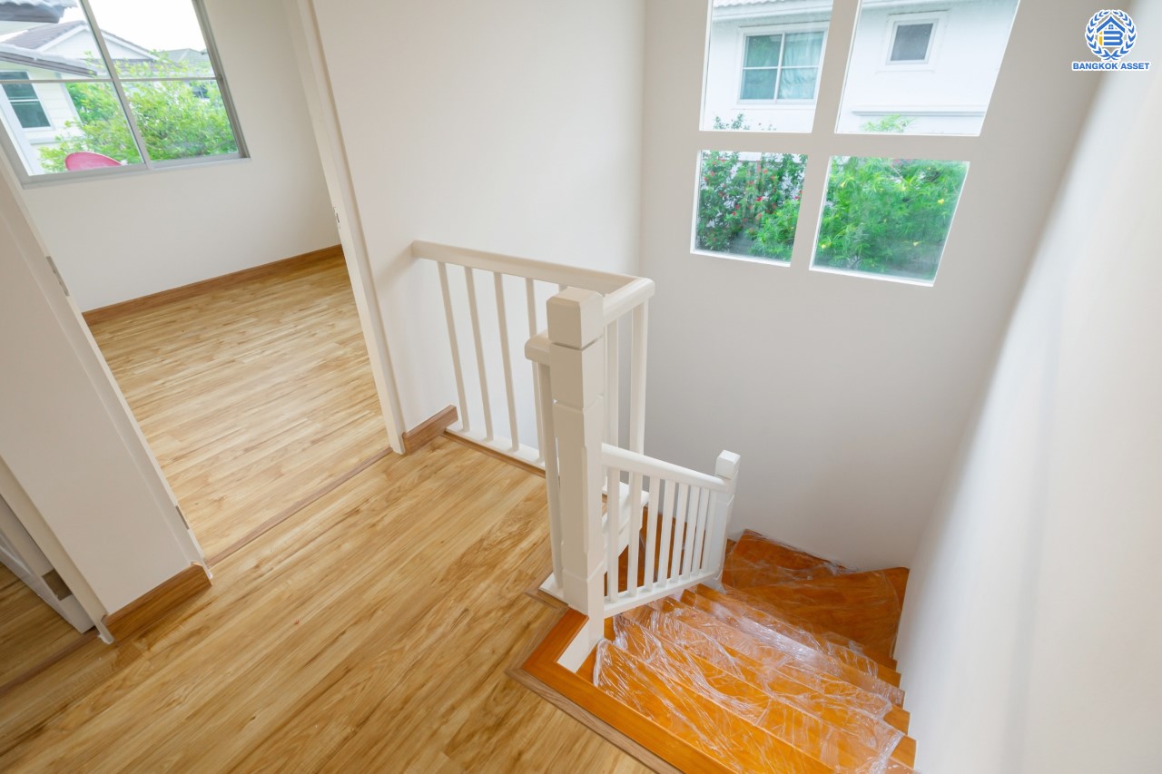 บ้านมือสองตกแต่งใหม่ ม.พฤกษ์ลดา1 บางใหญ่ หลังมุม บนเนื้อที่ 57 ตร.ว. ฟังก์ชัน 3 ห้องนอน 2 ห้องน้ำ 2 ที่จอดรถ ทำเลเดินทางสะดวก เชื่อมต่อถ.กาญจนาภิเษก เพียง 10 นาทีถึงรถไฟฟ้าสายสีม่วง "สถานีคลองบางไผ่" ใกล้เซ็นทรัลเวสต์เกต จองเลย!